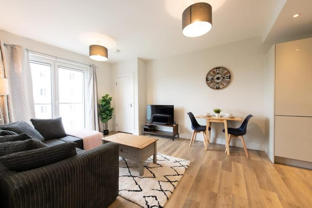 Fantastic 1 Bed Apartment In Crawley Εξωτερικό φωτογραφία