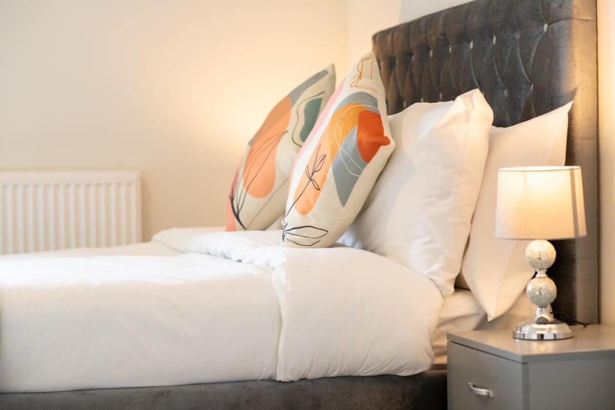 Fantastic 1 Bed Apartment In Crawley Εξωτερικό φωτογραφία
