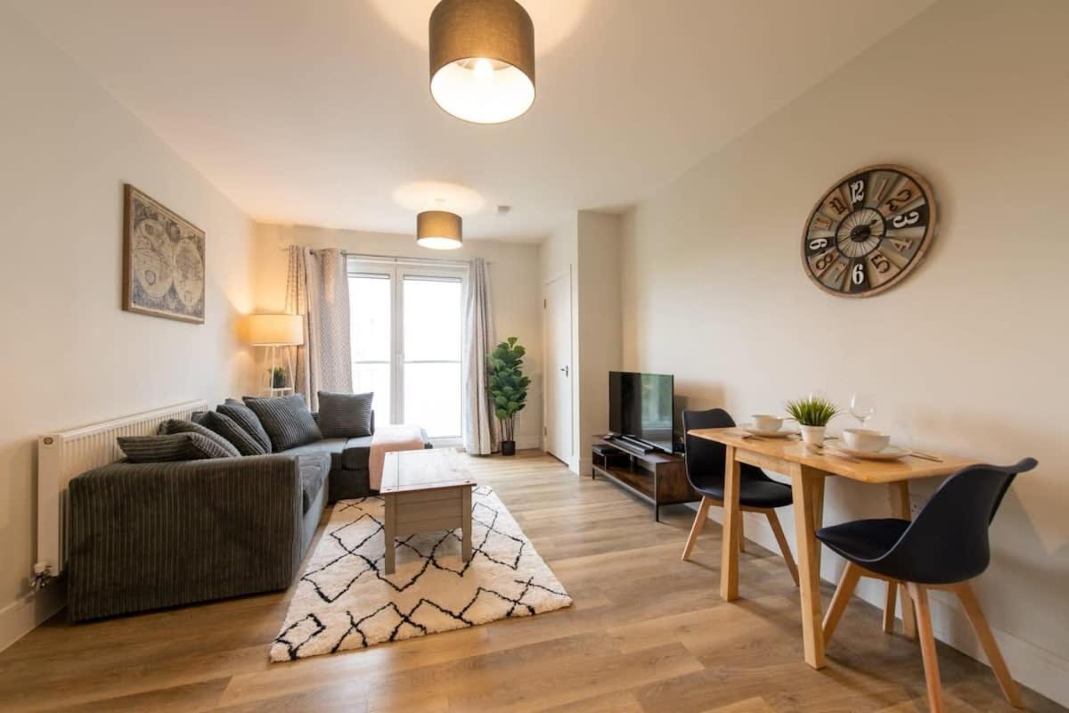 Fantastic 1 Bed Apartment In Crawley Εξωτερικό φωτογραφία