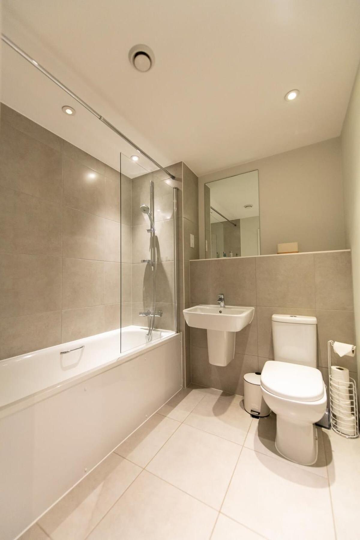 Fantastic 1 Bed Apartment In Crawley Εξωτερικό φωτογραφία